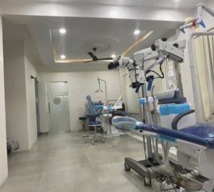 Seeing the smallest detail- Traditional dentistry with naked eye vs Microdentistry with a dental microscope.